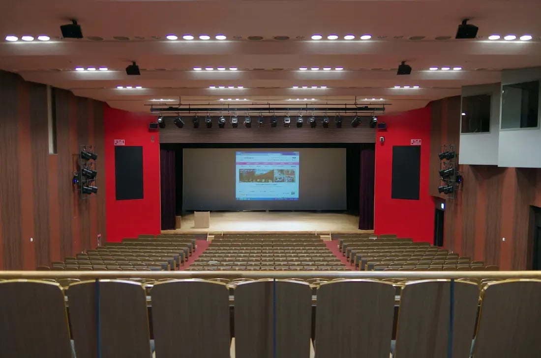 大学ホールの写真